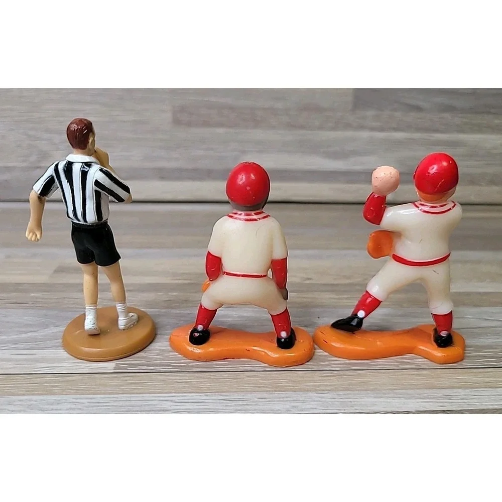 Vintage Bakery Crafts Plastic‎ Cake Toppers Baseball & Basketball